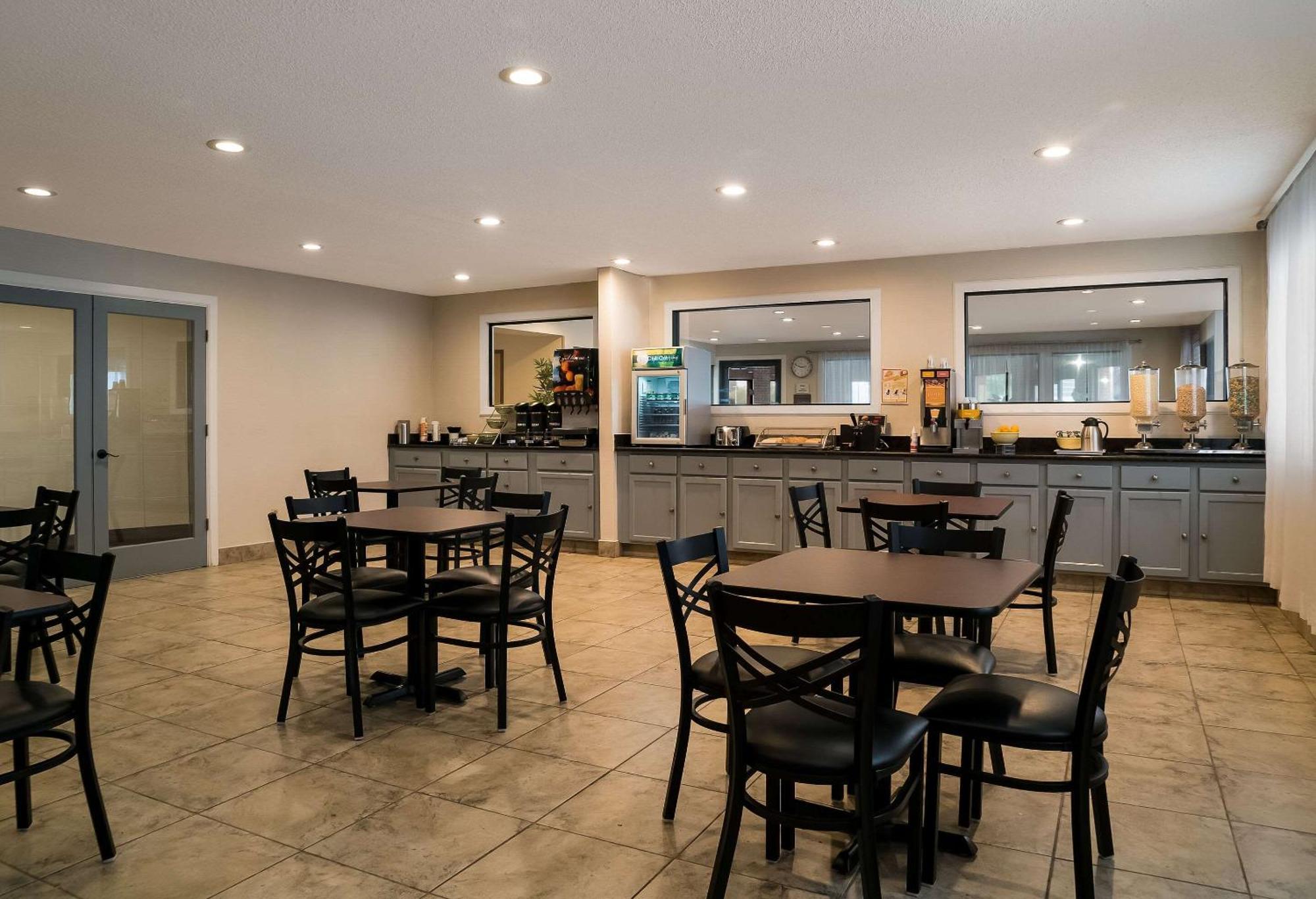 Quality Inn Grand Blanc - Flint South Exteriör bild